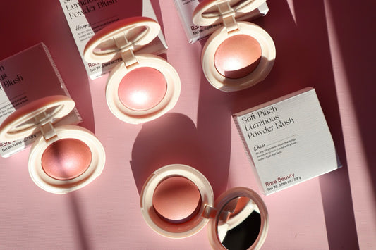 Rare Beauty: Soft Pinch Luminous Powder Blush - Color y luminosidad natural