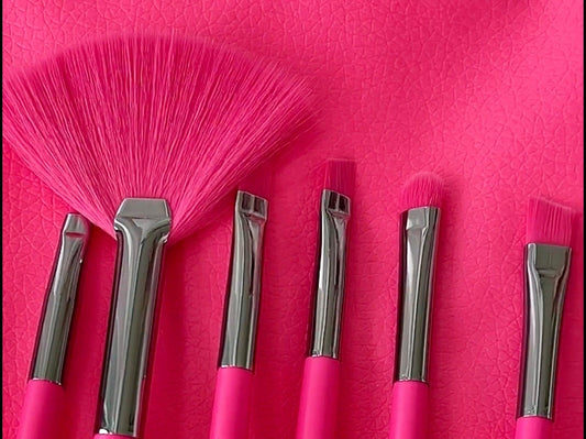 Beauty Creations Neon Pink Brush Set: ¿Estilo y Funcionalidad en tus Brochas de Maquillaje?