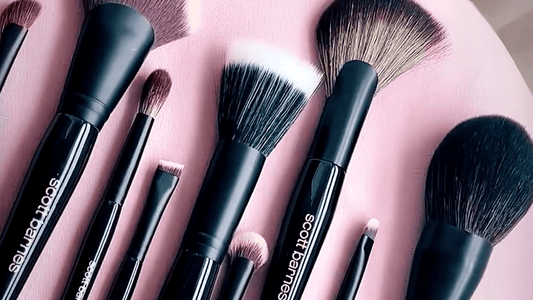 Brochas Scott Barnes: ¿La Clave para un Maquillaje de Profesional?