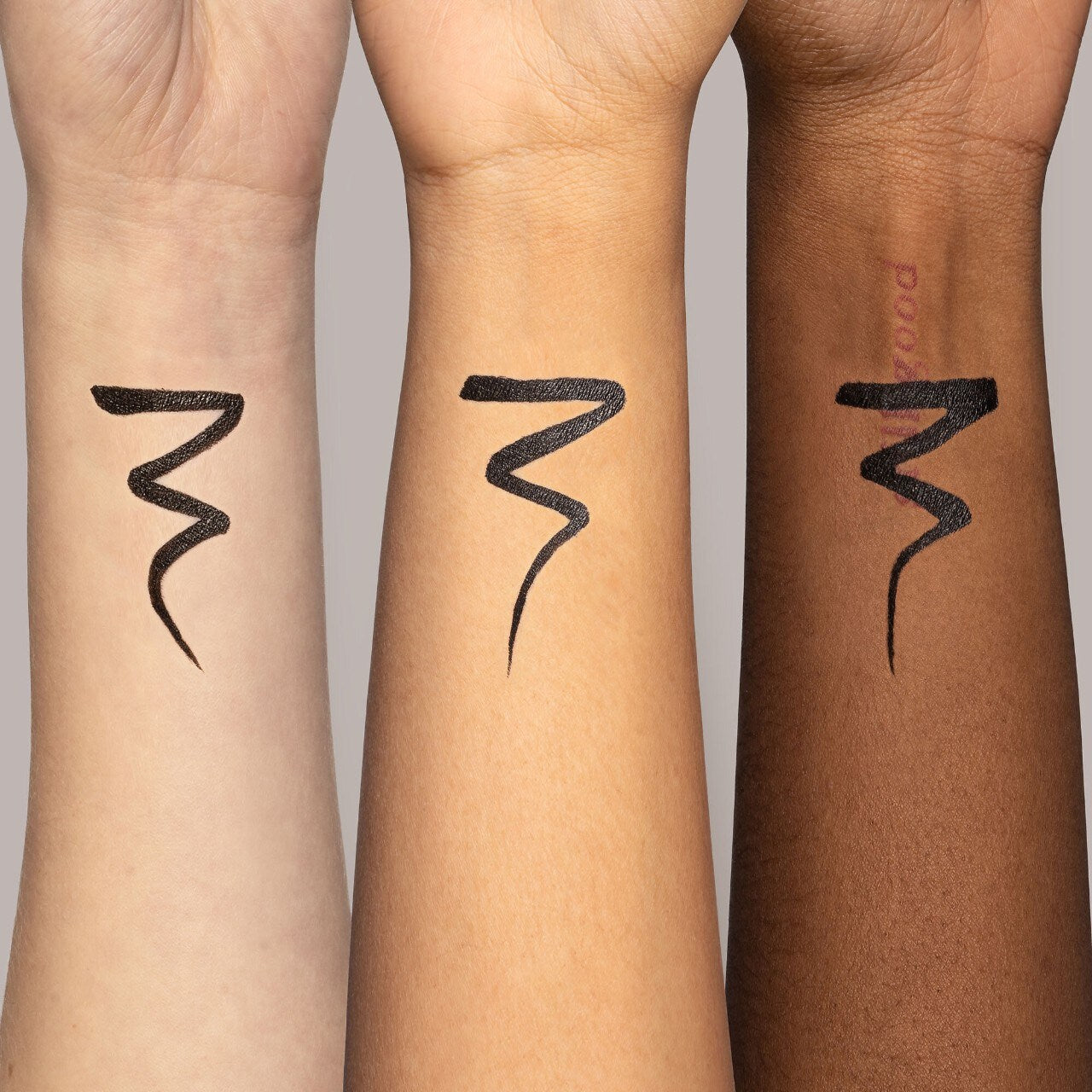 Delineador líquido waterproof - Linework Paintbrush Fluid Liquid Eyeliner